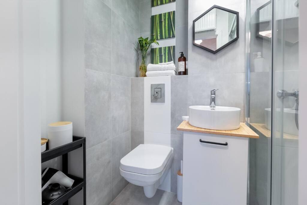 Butas Comfy Place In The Heart Of Warsaw. Biz&travel. Warsaw